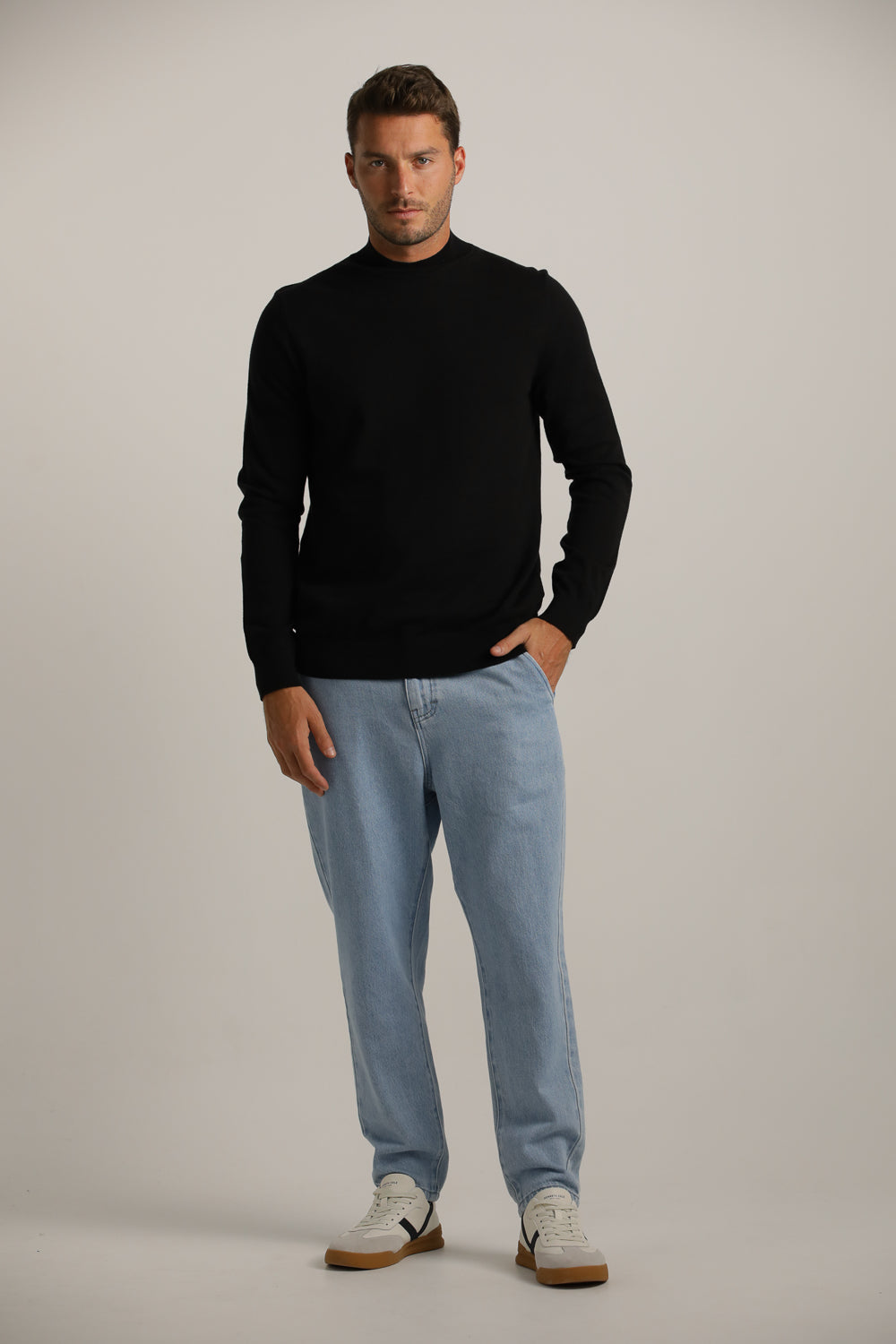 סריג דק עם צווארון גולף | קנת קול