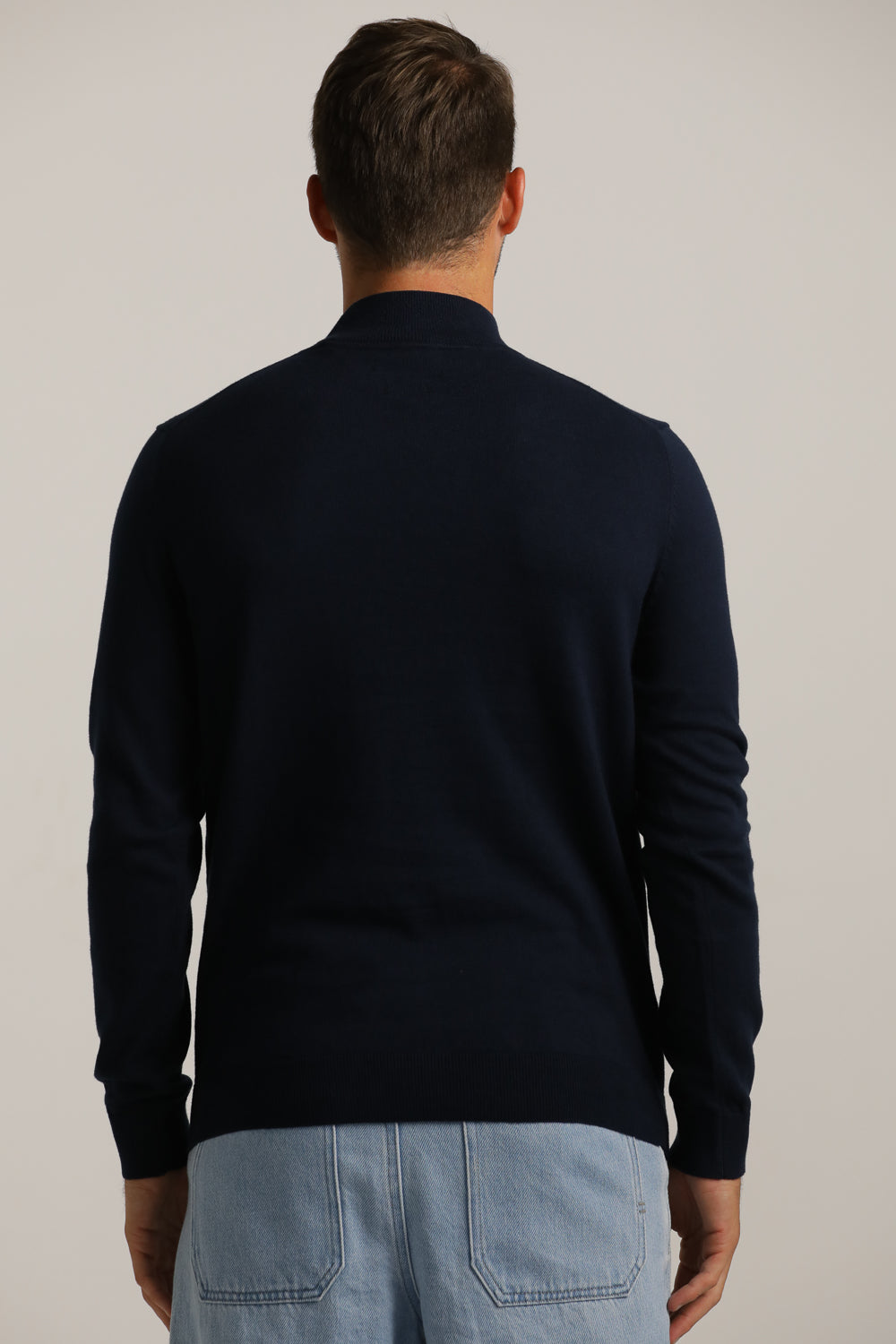 סריג דק עם צווארון גולף | קנת קול