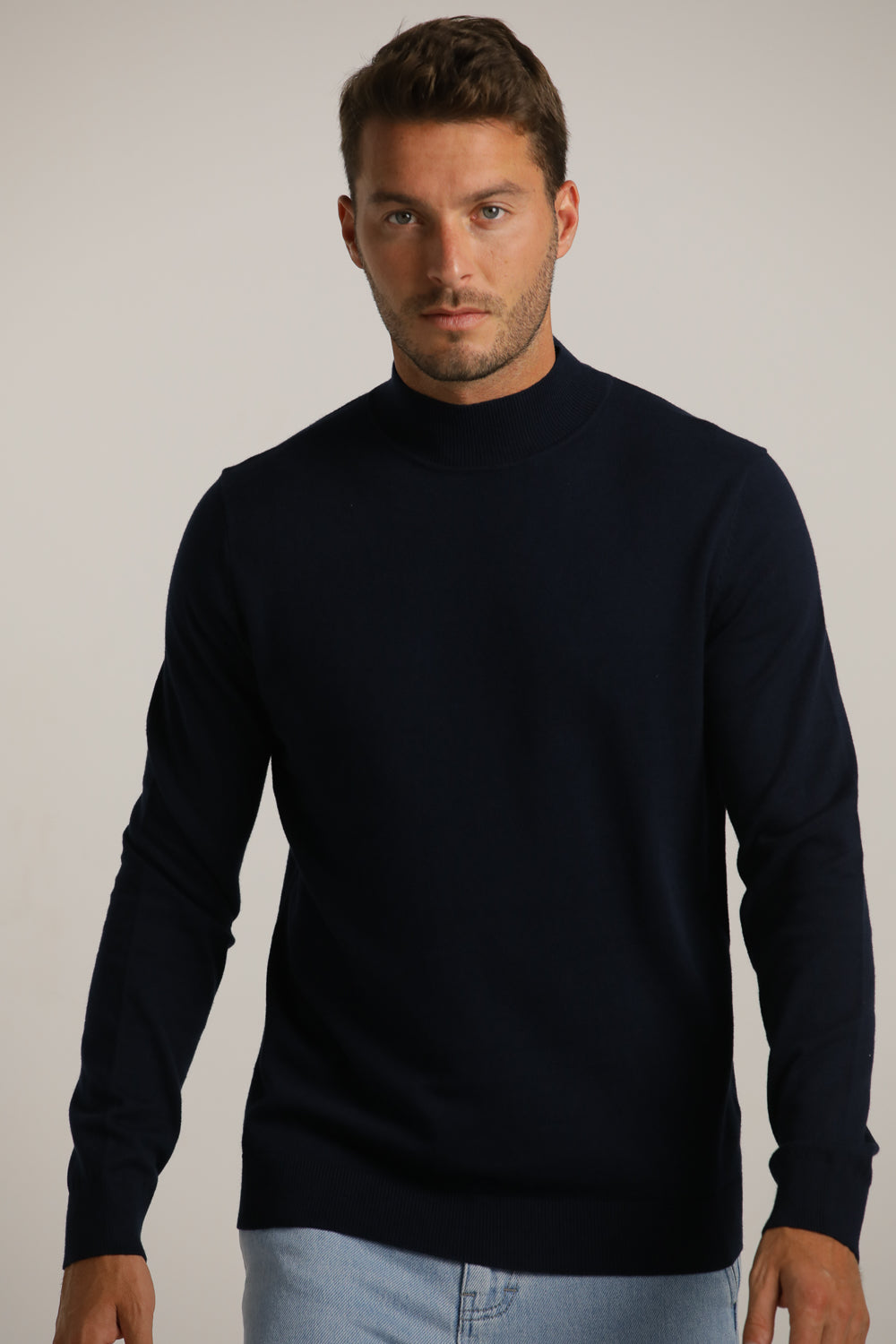 סריג דק עם צווארון גולף | קנת קול