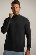 סריג דק עם צווארון גולף | קנת קול