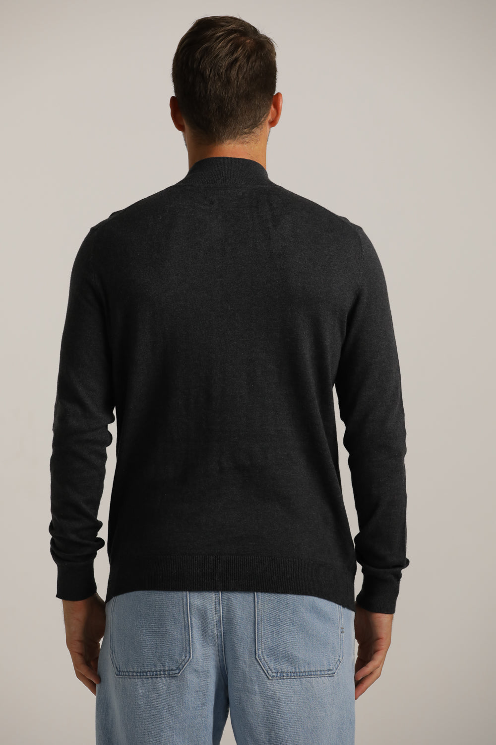 סריג דק עם צווארון גולף | קנת קול