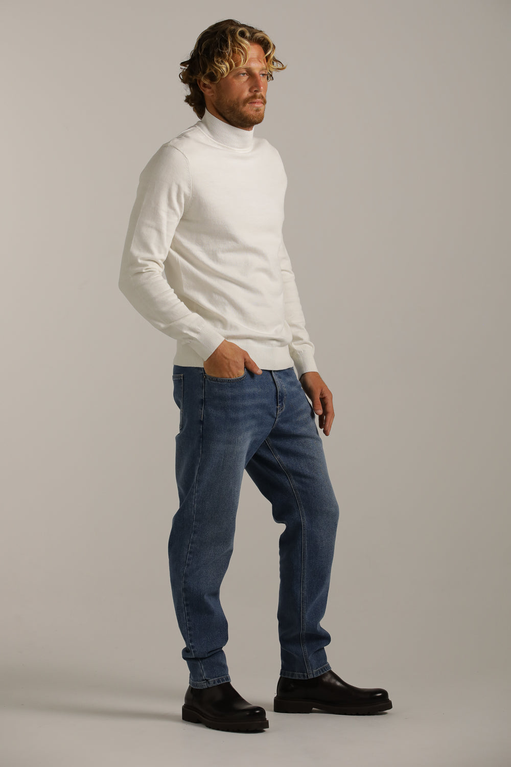 סריג דק עם צווארון גולף | קנת קול