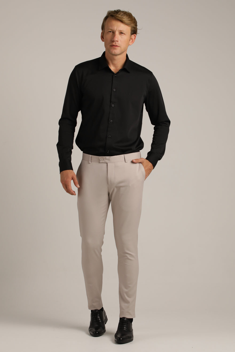 מכנסיים מחויטים בגזרת סלים | קנת קול