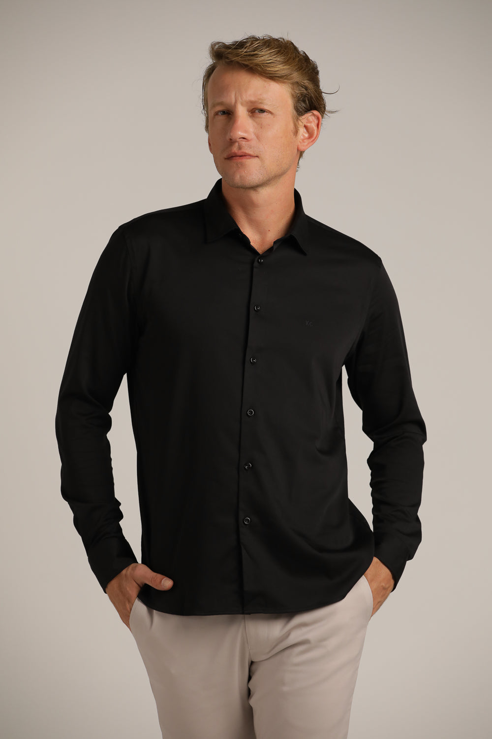 חולצה מכופתרת חלקה בגזרת מודרן פיט | קנת קול