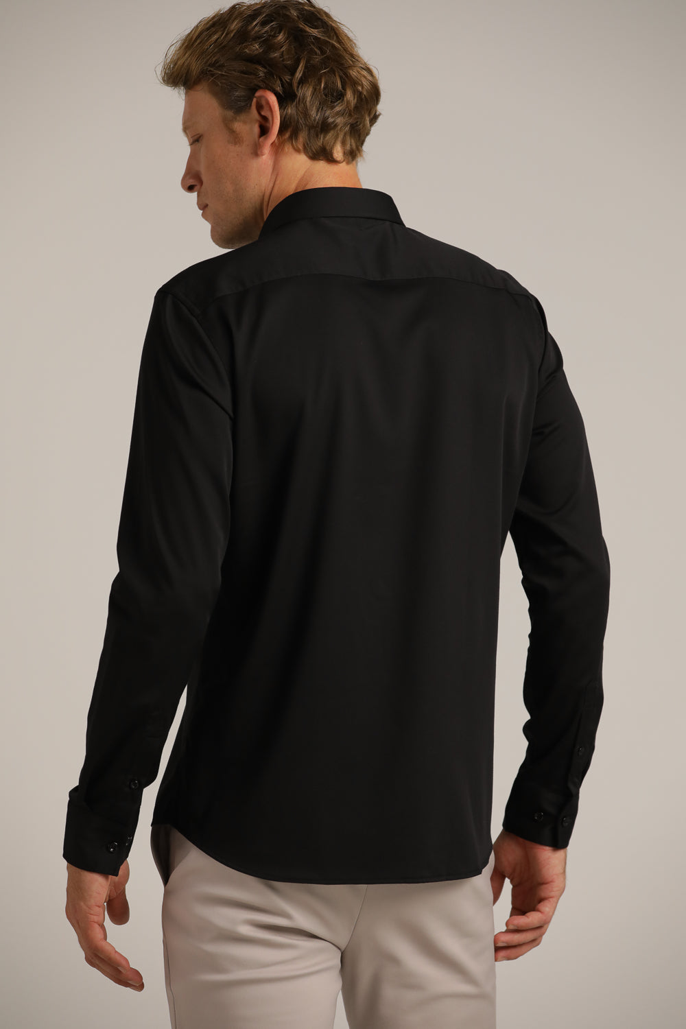 חולצה מכופתרת חלקה בגזרת מודרן פיט | קנת קול