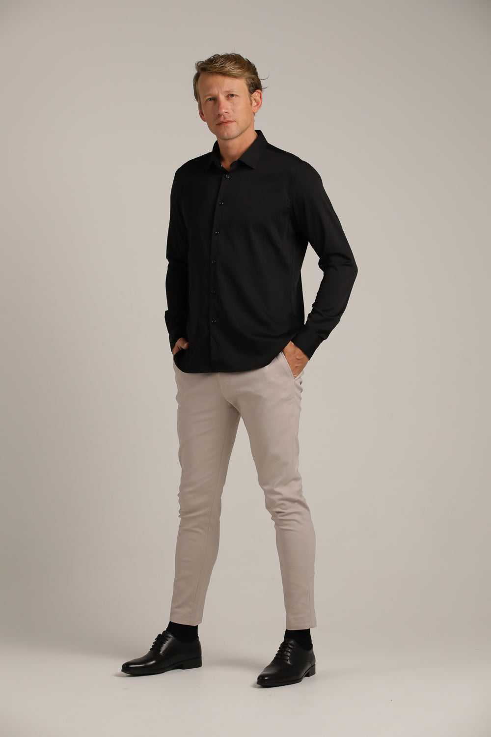 חולצה מכופתרת חלקה בגזרת מודרן פיט | קנת קול