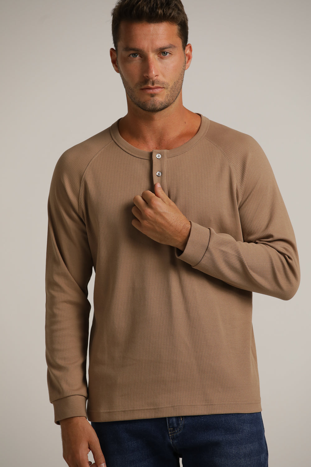 חולצה ארוכה עם כפתרה בחזית | קנת קול