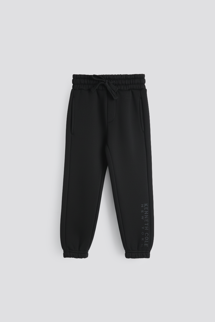 מכנסי טרנינג עם לוגו ברגל | קנת קול