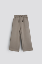 מכנסי טרנינג ממותגים בגזרה מתרחבת | קנת קול