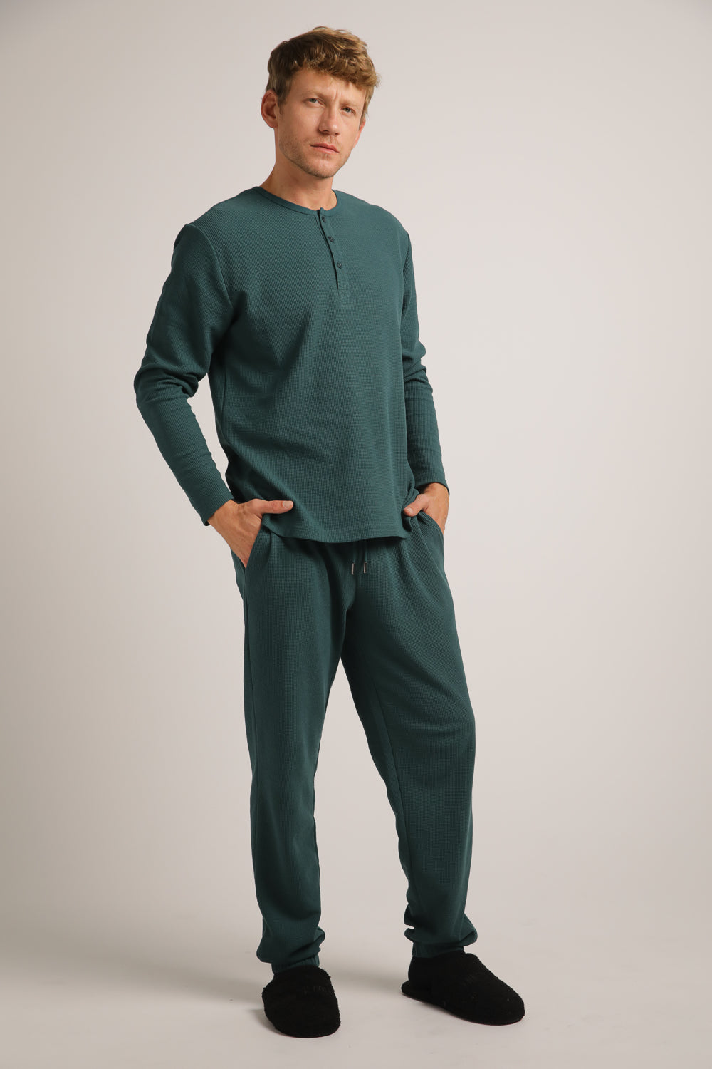 מכנסי טרנינג בטקסטורת וואפל | קנת קול