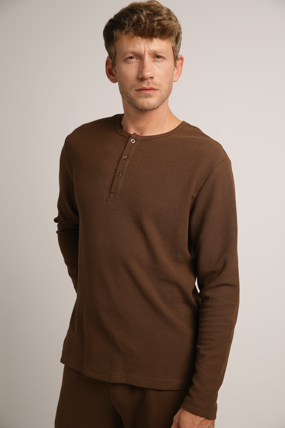 טישירט ארוכה דקה בטקסטורת וואפל | קנת קול