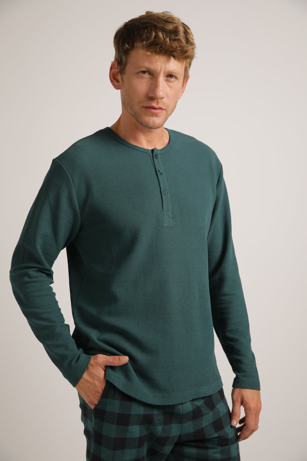 טישירט ארוכה דקה בטקסטורת וואפל | קנת קול