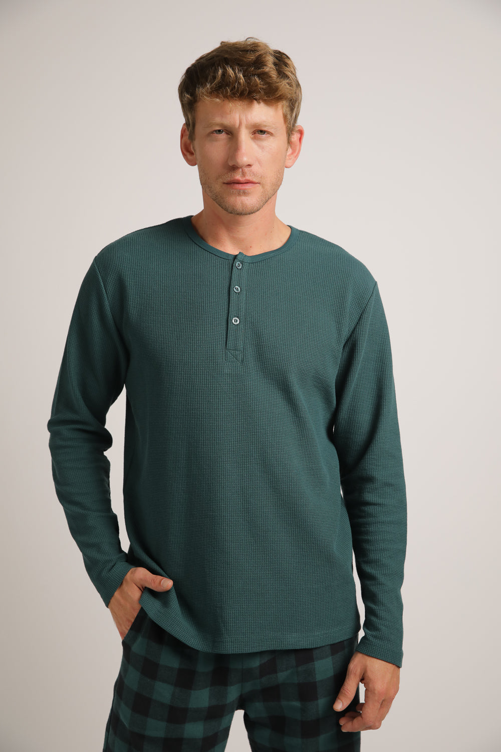 טישירט ארוכה דקה בטקסטורת וואפל | קנת קול