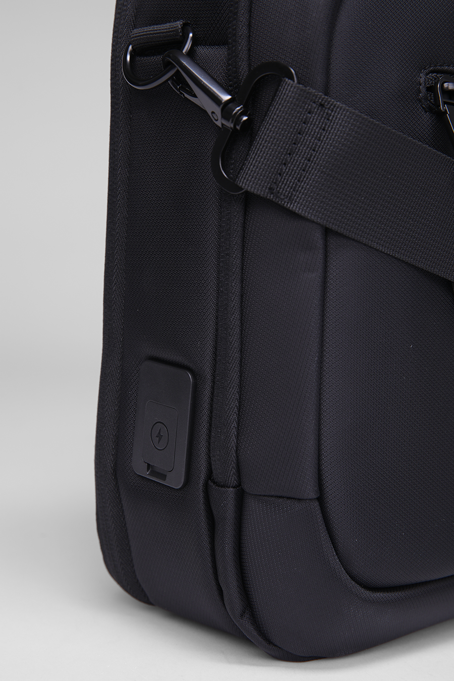 תיק מחשב ממותג בצבע שחור | קנת קול