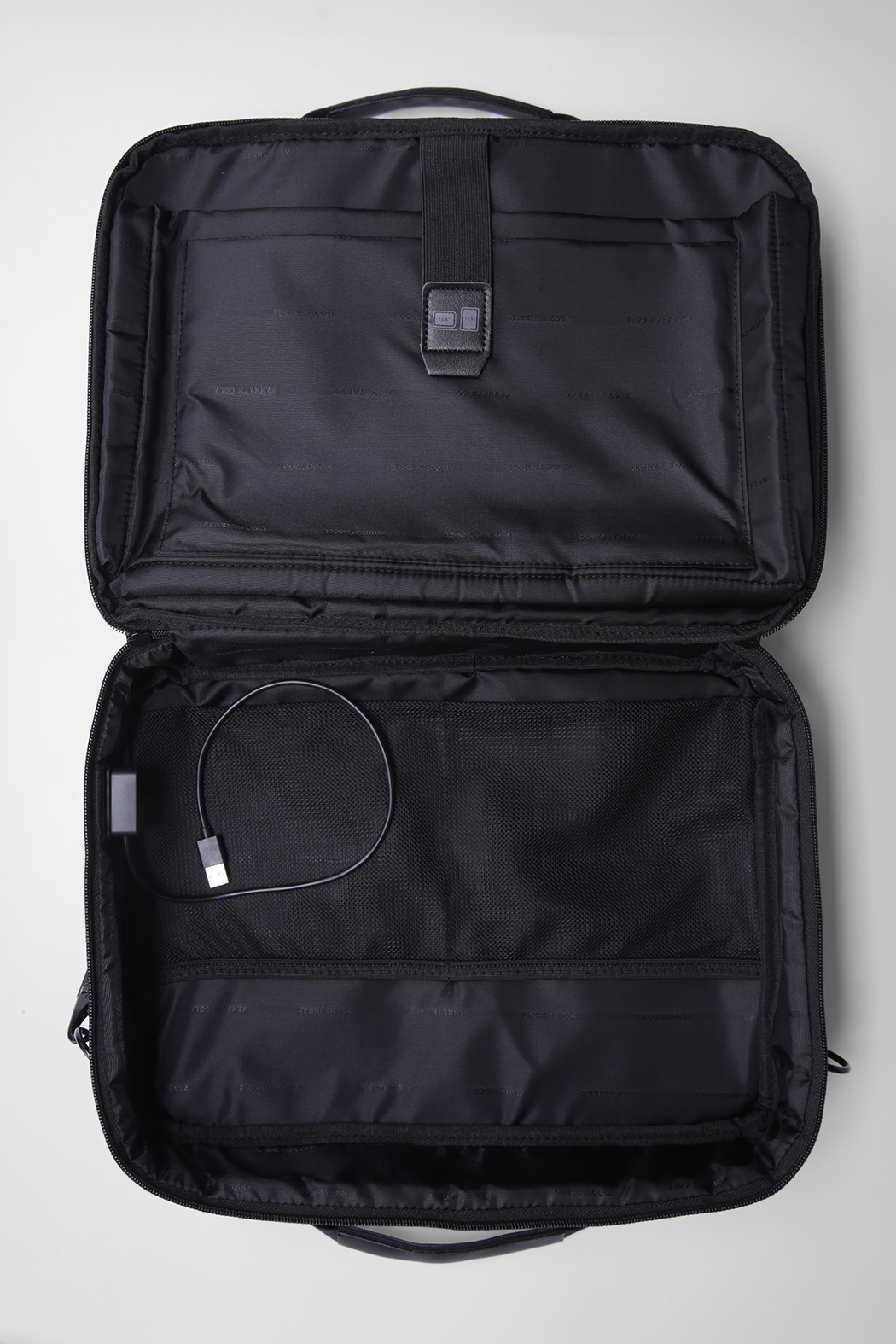 תיק מחשב ממותג בצבע שחור | קנת קול