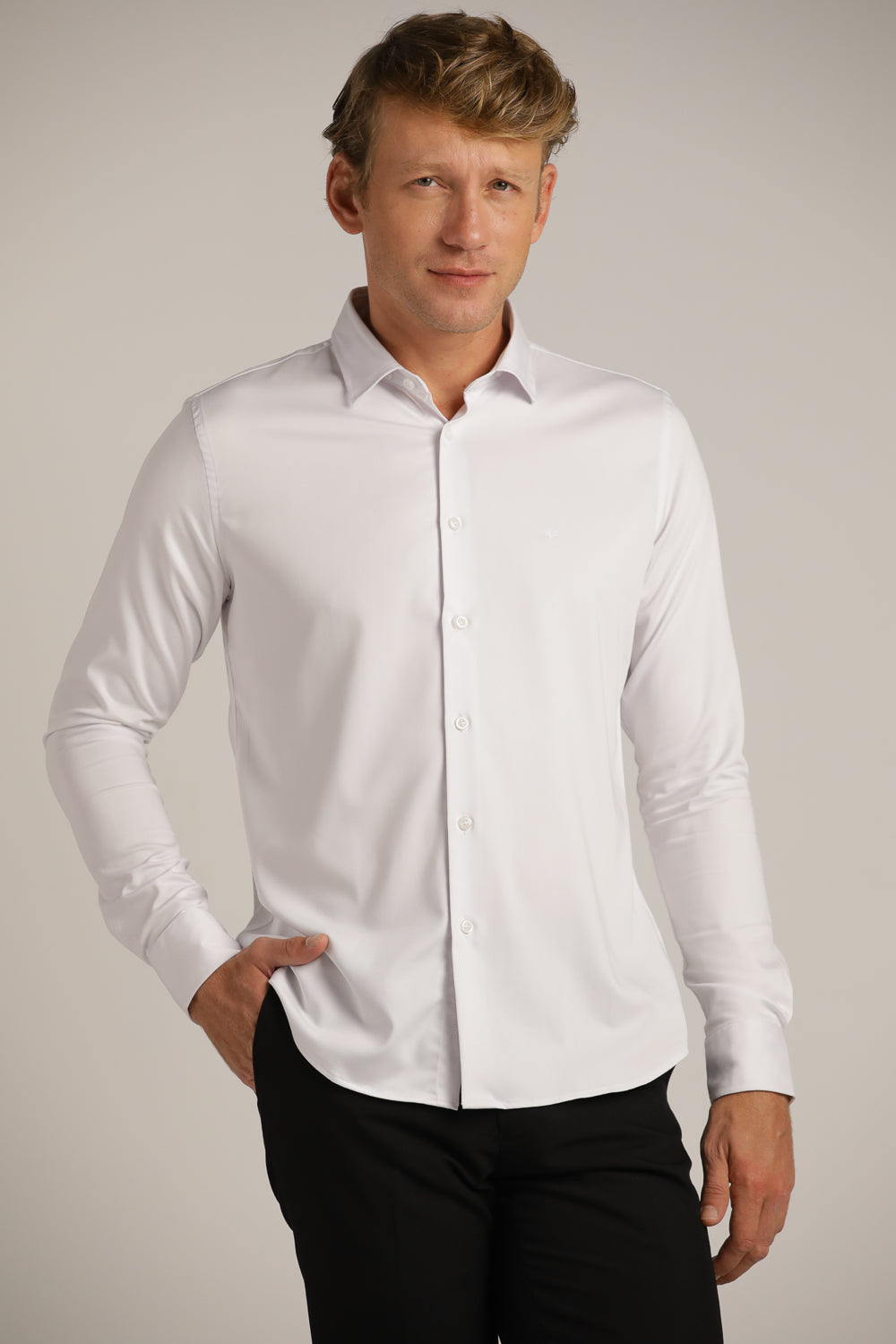 חולצה מכופתרת חלקה בגזרת מודרן פיט | קנת קול