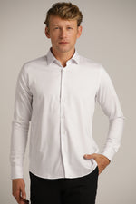 חולצה מכופתרת חלקה בגזרת מודרן פיט | קנת קול