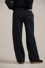 מכנסי טרנינג בגזרה ישרה | קנת קול