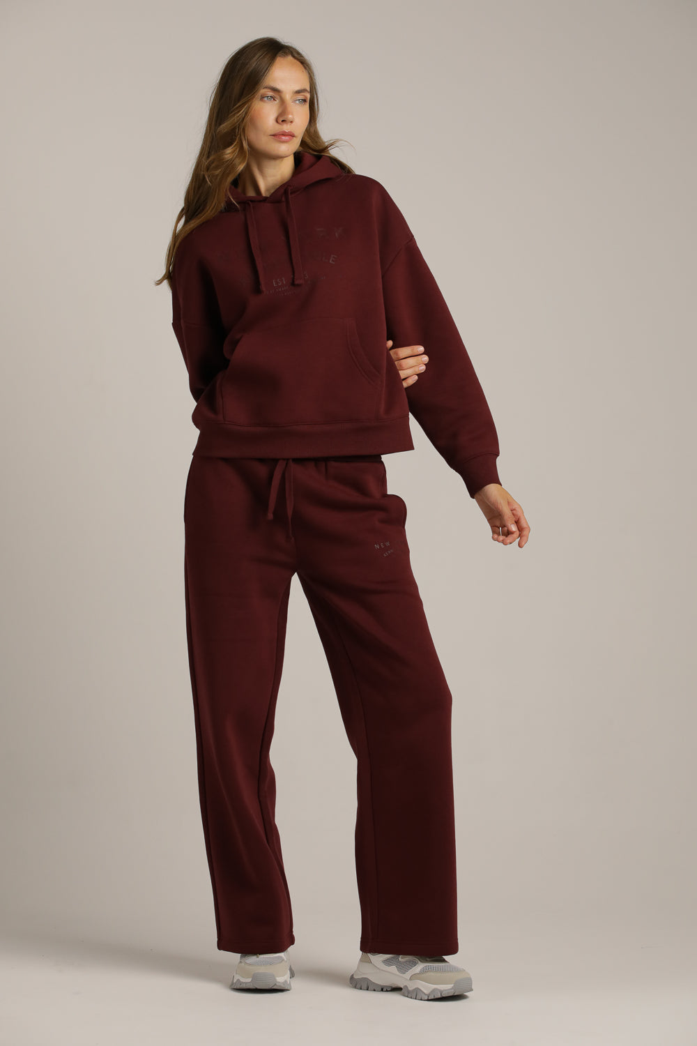 מכנסי טרנינג בגזרה ישרה | קנת קול