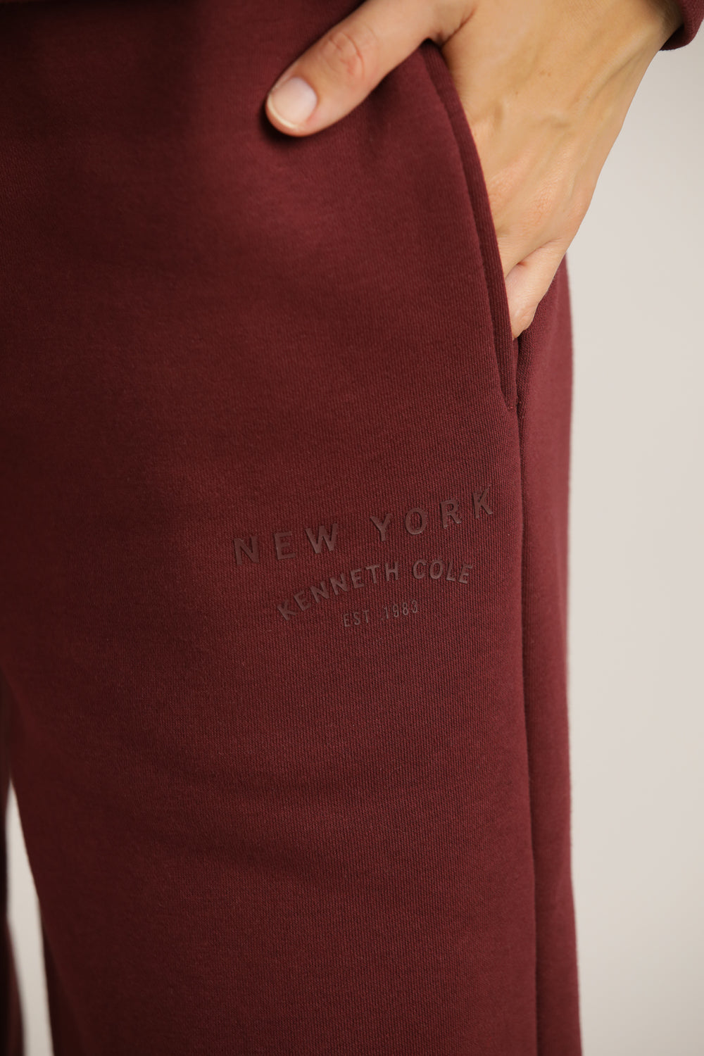 מכנסי טרנינג בגזרה ישרה | קנת קול