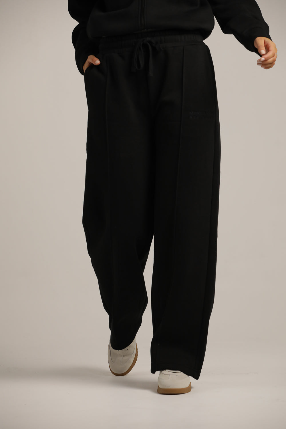 מכנסי טרנינג רחבים | קנת קול