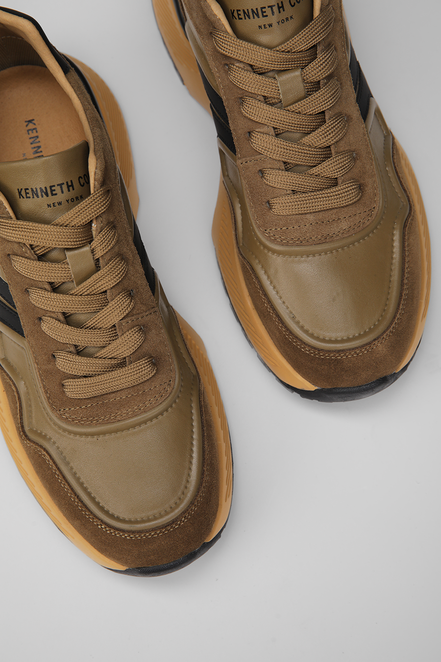 סניקרס עור זמש בצבע חום | קנת קול