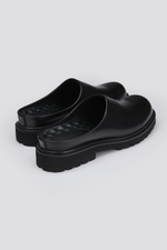 כפכפי עור סגורים בצבע שחור | קנת קול