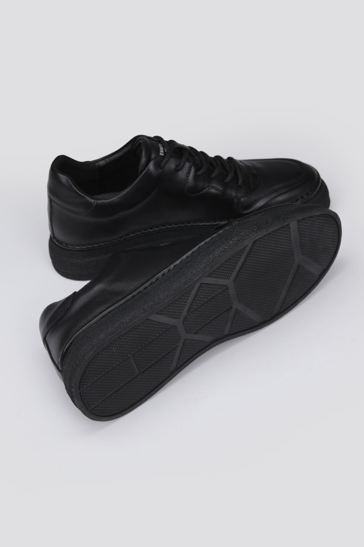 סניקרס עור אלגנטיות | קנת קול