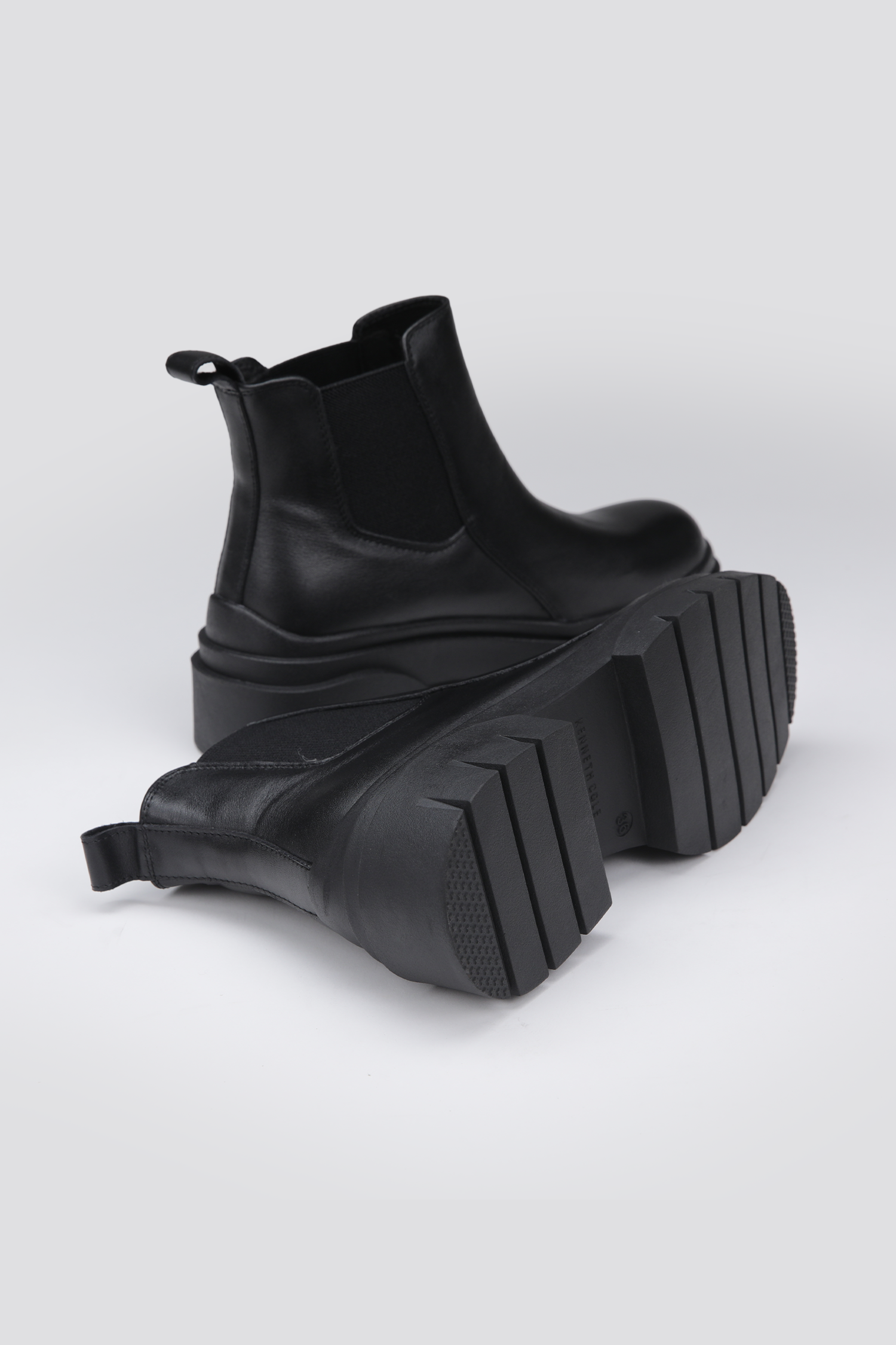 מגפוני עור בסגנון צ'לסי לנשים | קנת קול