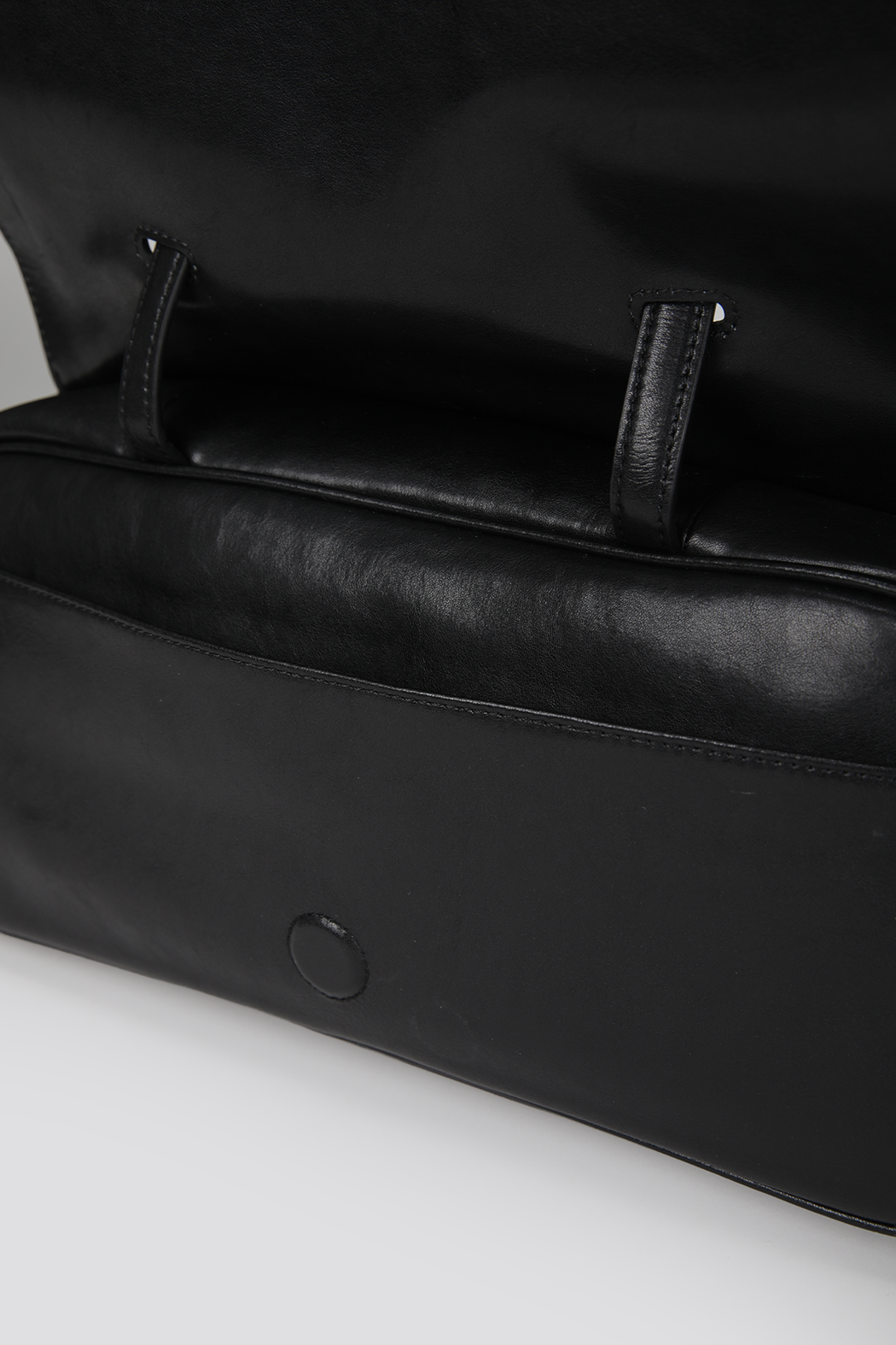 תיק צד מעור בעיצוב מלבני אלגנטי | קנת קול