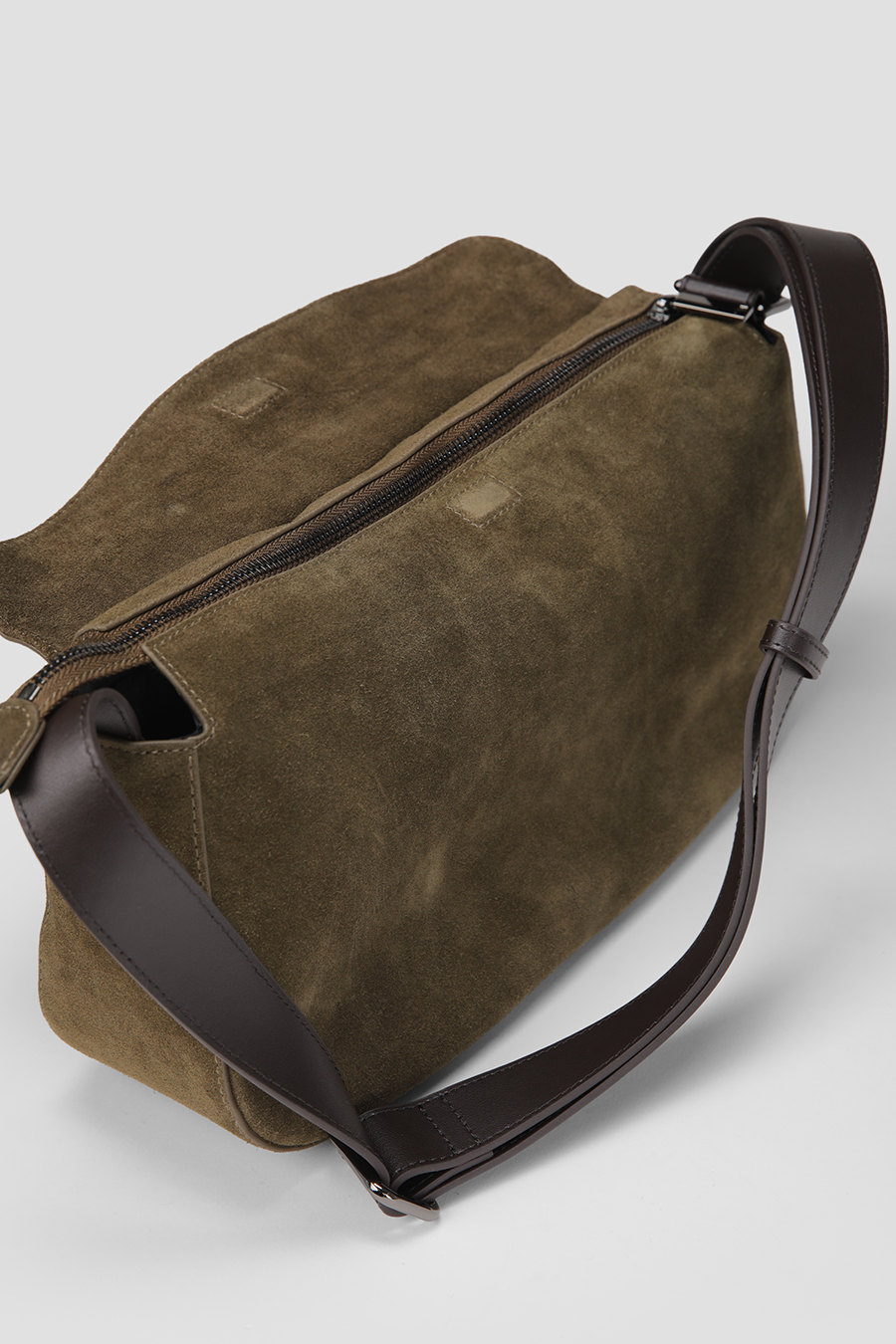 תיק צד זמש בצבע חום | קנת קול