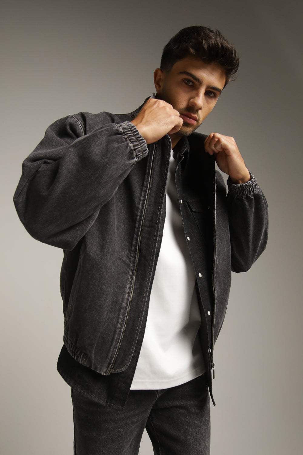 ג'קט ג'ינס שחור במראה שטוף בגזרת בומבר | קנת קול