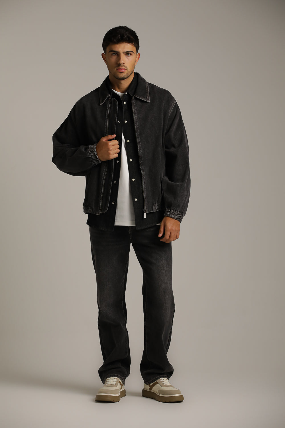 ג'קט ג'ינס שחור במראה שטוף בגזרת בומבר | קנת קול
