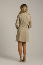 שמלה מחויטת עם חגורה | קנת קול