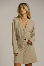 שמלה מחויטת עם חגורה | קנת קול