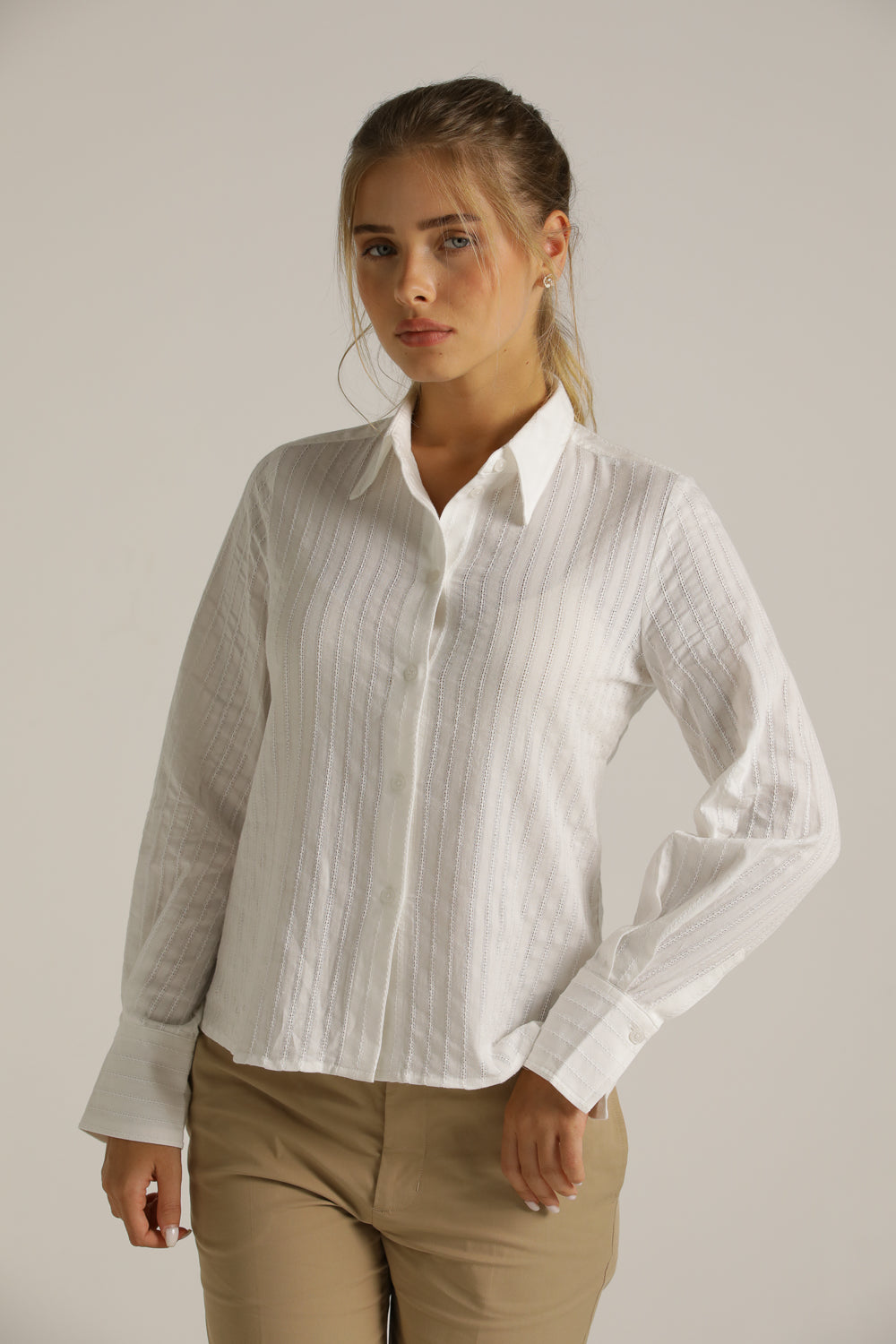 חולצה מכופתרת בטקסטורת פסים עדינה | קנת קול