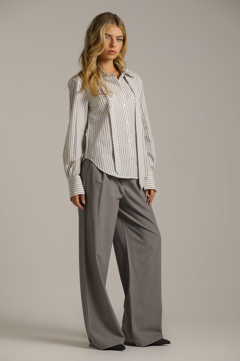 חולצה מכופתרת עם עניבה תואמת | קנת קול