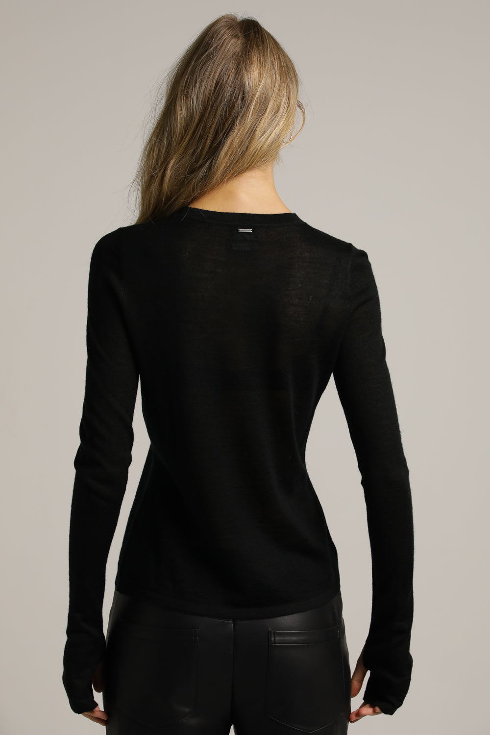 סריג דק במראה חצי שקוף עם סיומת כפפה | קנת קול