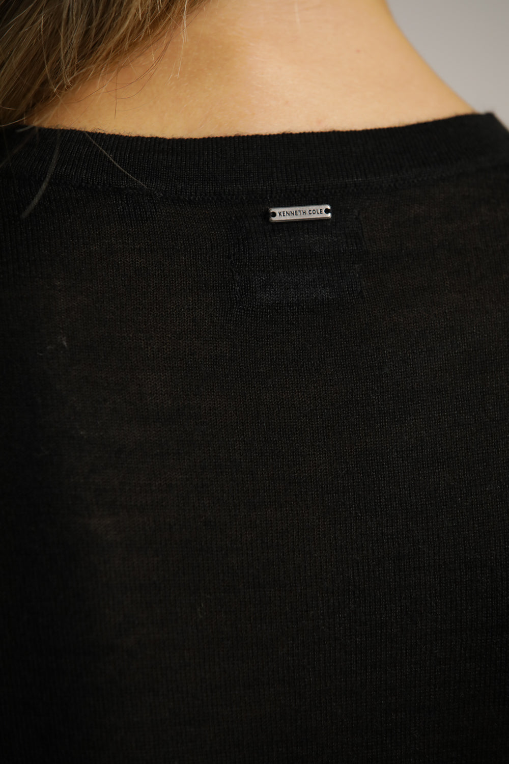 סריג דק במראה חצי שקוף עם סיומת כפפה | קנת קול