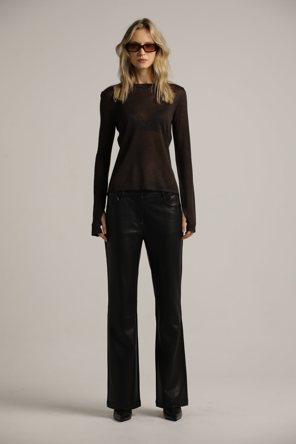 סריג דק במראה חצי שקוף עם סיומת כפפה | קנת קול