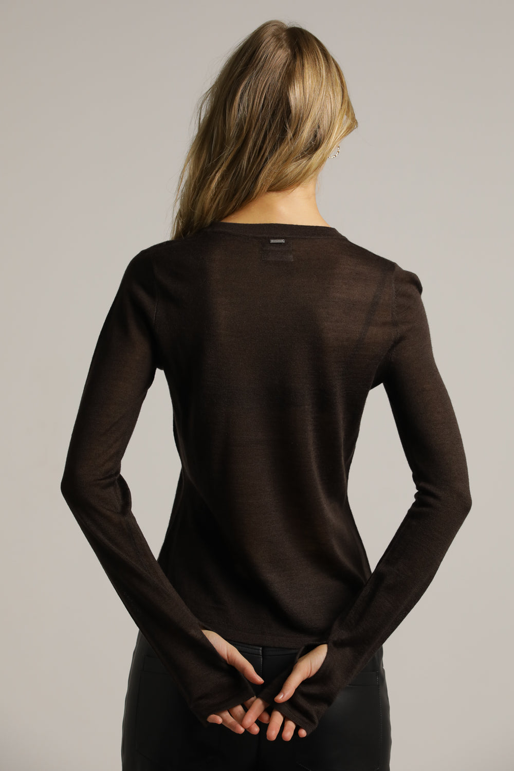 סריג דק במראה חצי שקוף עם סיומת כפפה | קנת קול