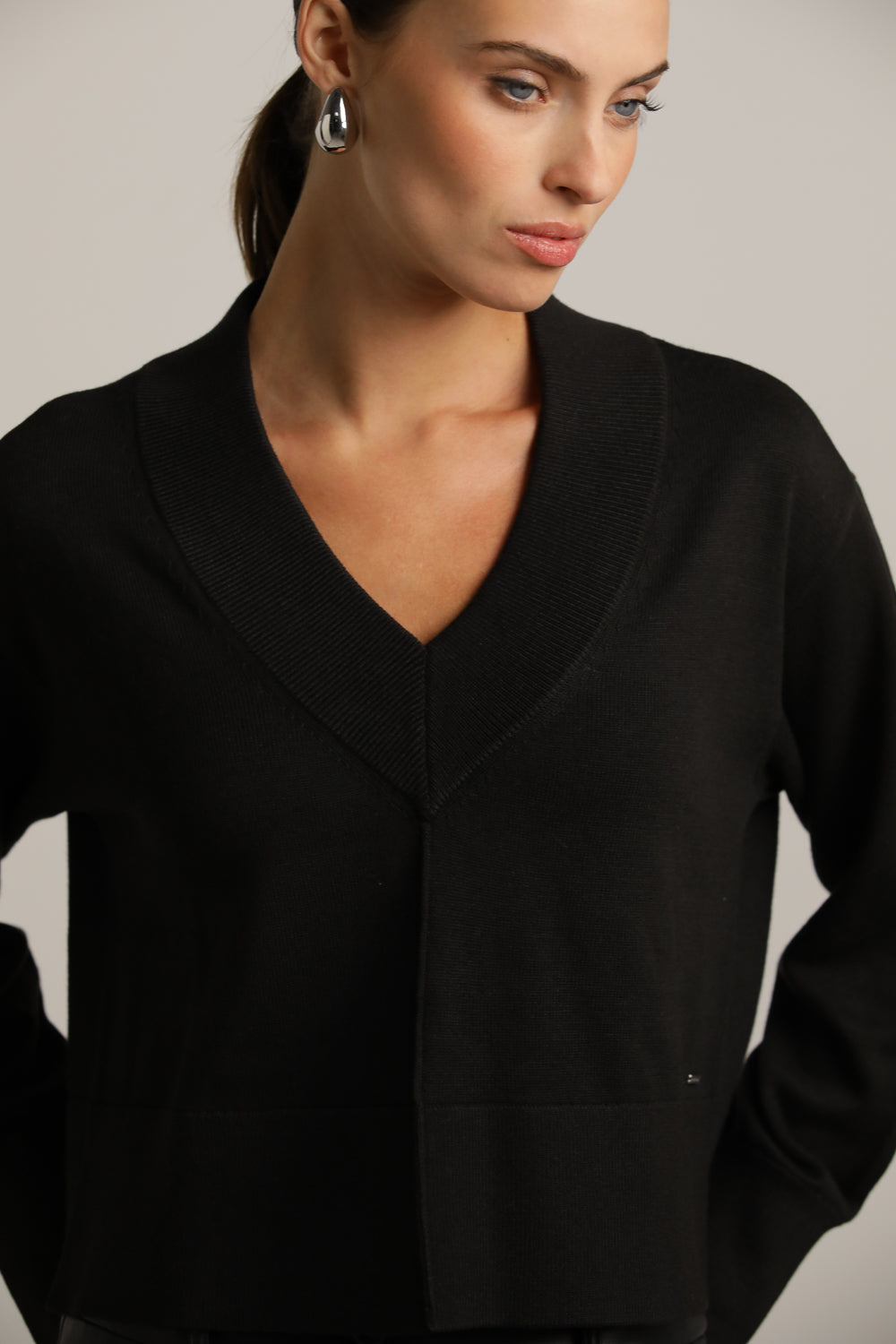 סריג ארוך עם מפתח צוואר וי | קנת קול