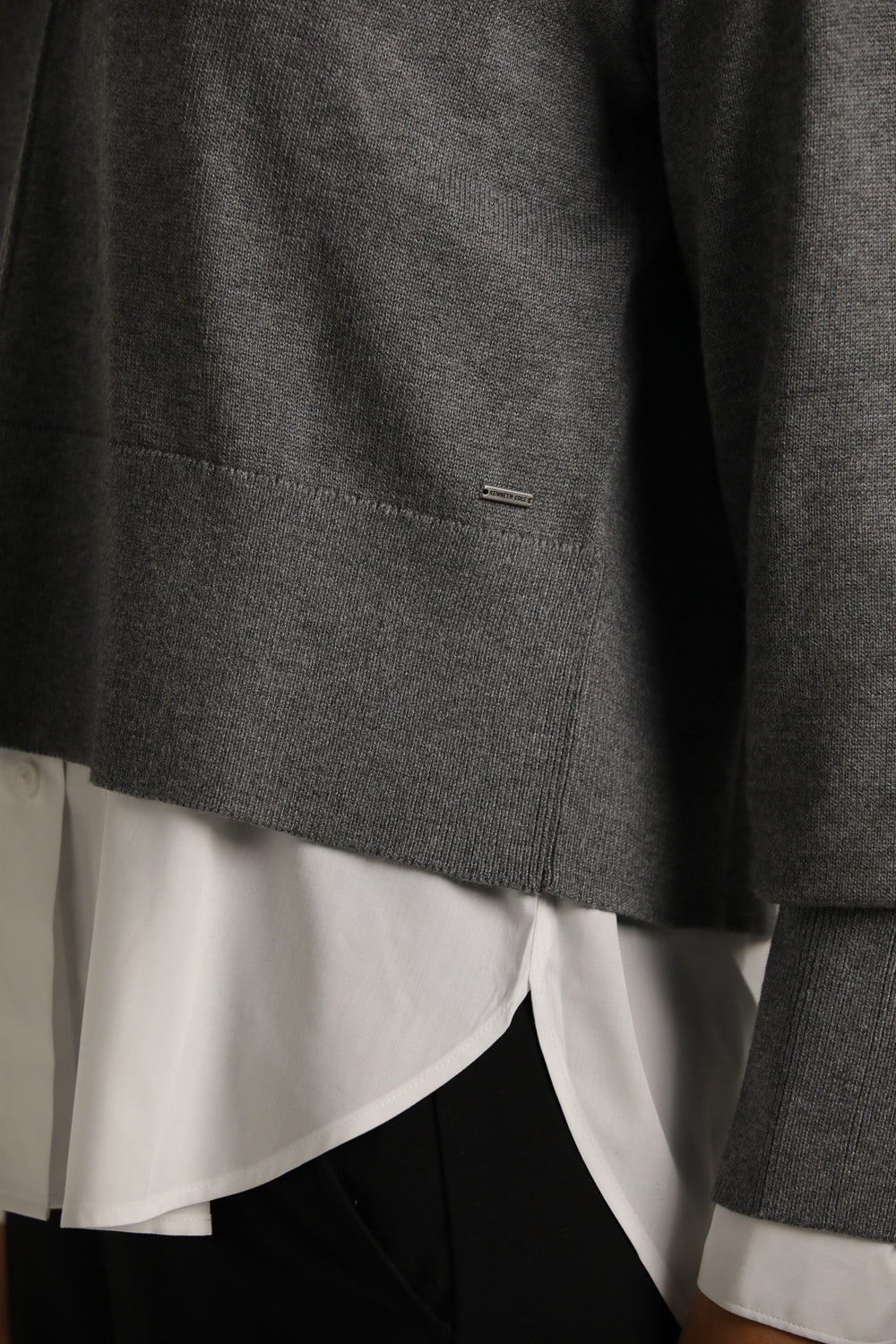 סריג קרופ עם מפתח צוואר וי | קנת קול