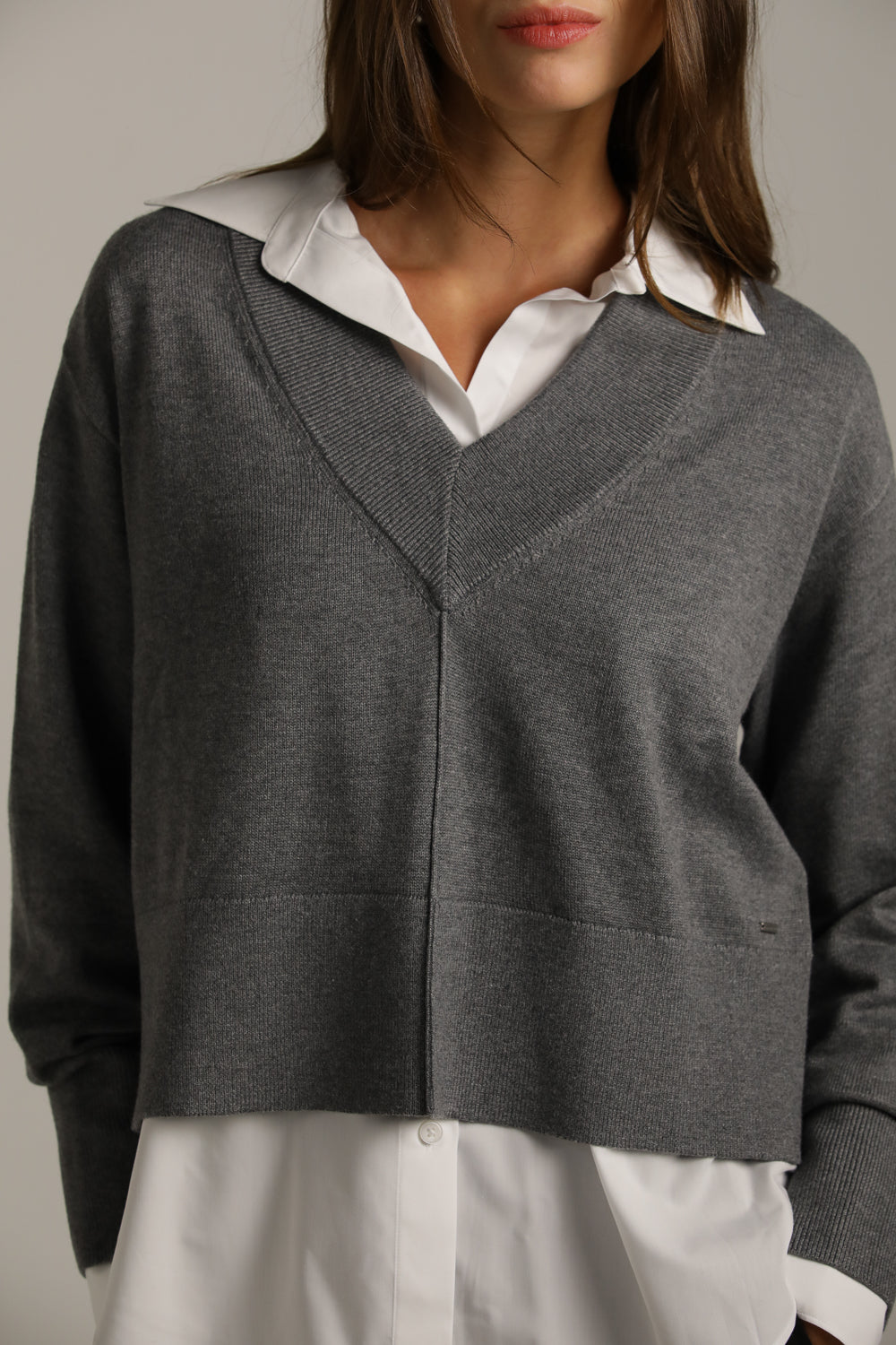 סריג קרופ עם מפתח צוואר וי | קנת קול