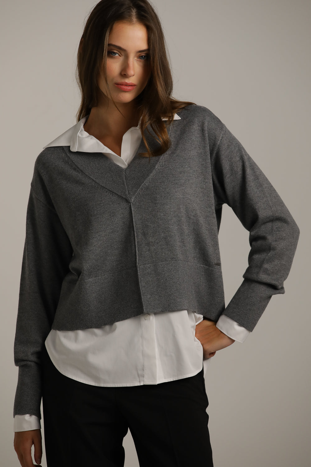 סריג קרופ עם מפתח צוואר וי | קנת קול