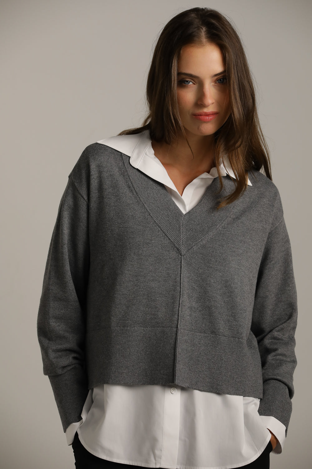 סריג קרופ עם מפתח צוואר וי | קנת קול