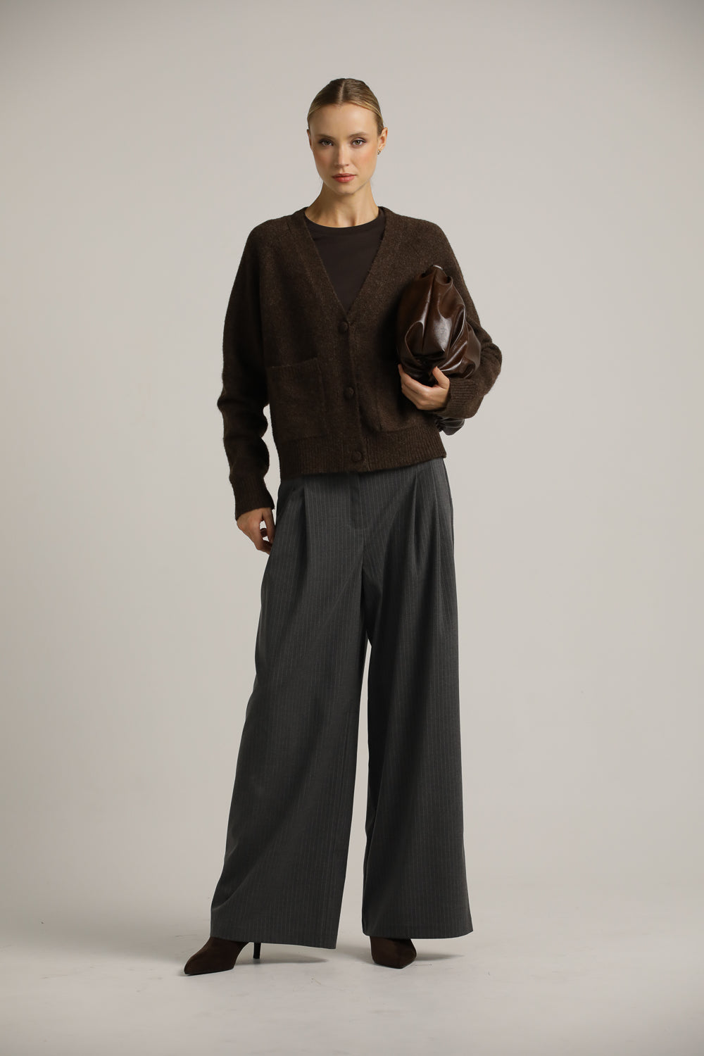 קרדיגן במרקם צמרי עם מפתח וי | קנת קול