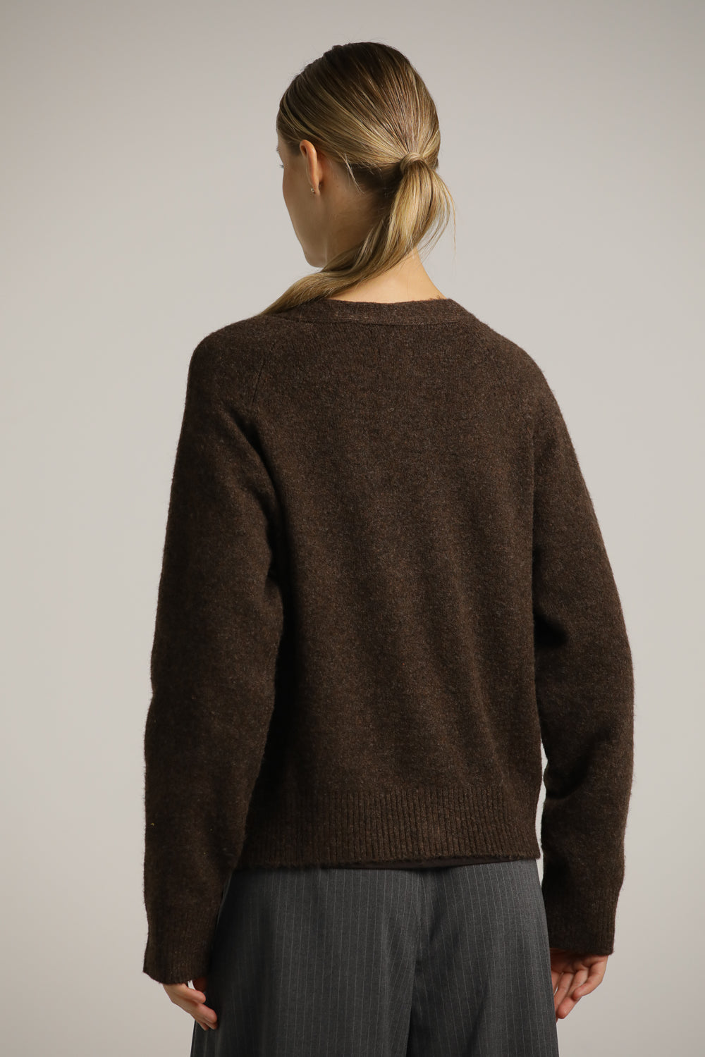 קרדיגן במרקם צמרי עם מפתח וי | קנת קול