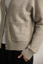 קרדיגן במרקם צמרי עם מפתח וי | קנת קול