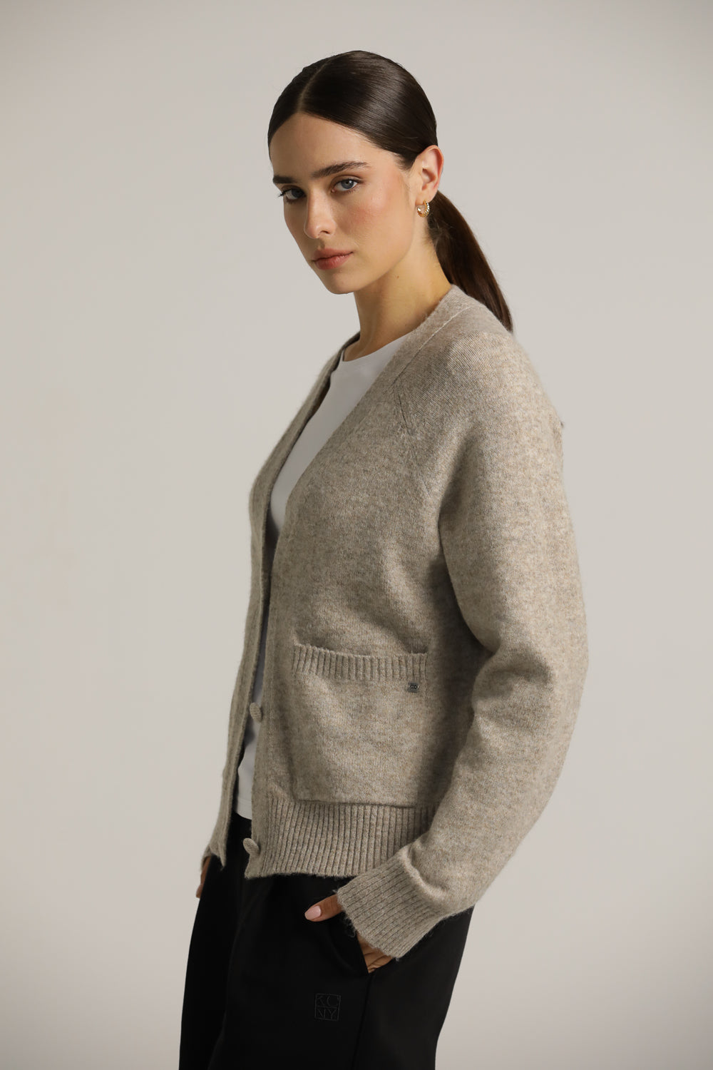 קרדיגן במרקם צמרי עם מפתח וי | קנת קול